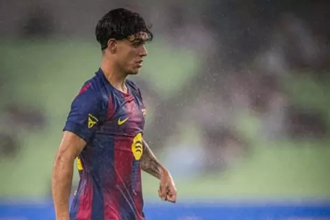 لمدة موسم.. برشلونة يعلن إعارة هيكتور فورت إلى إلتشي 